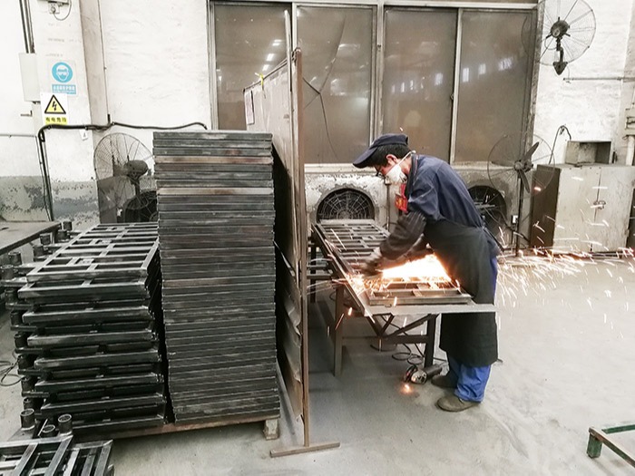 億東秤（chèng）架打磨